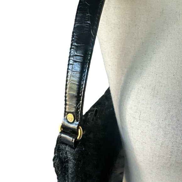 Kate Spade Black Faux Fur Shoulder Bag Embossed Strap Bright Print Lining Chic - Picture 9 of 15